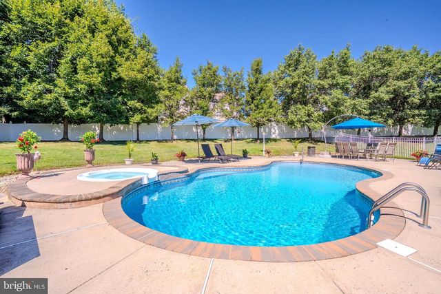 4 DORENE CT, Monroe Township, NJ 08831