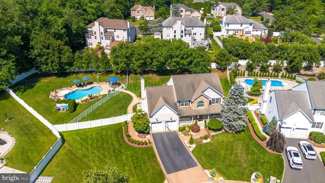 4 DORENE CT, Monroe Township, NJ 08831
