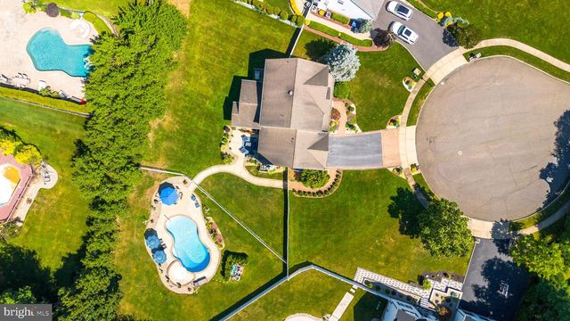 4 DORENE CT, Monroe Township, NJ 08831
