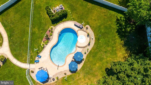 4 DORENE CT, Monroe Township, NJ 08831
