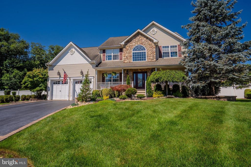 4 DORENE CT, Monroe Township, NJ 08831