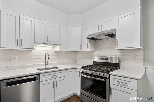 95 Parrott Avenue, Bridgeport, CT 06606