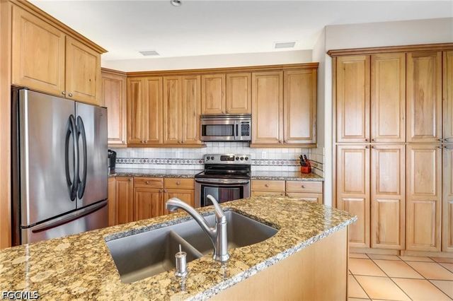 1323 SW 27th TER, Cape Coral, FL 33914