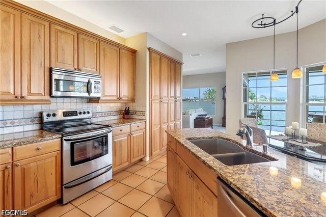 1323 SW 27th TER, Cape Coral, FL 33914