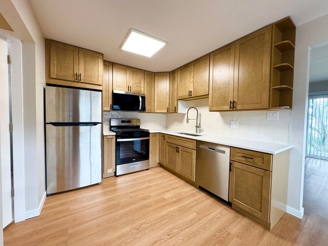 4528 Elm Avenue 2S, Brookfield, IL 60513