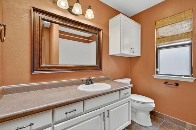 8020 Corona Avenue NE, Albuquerque, NM 87122