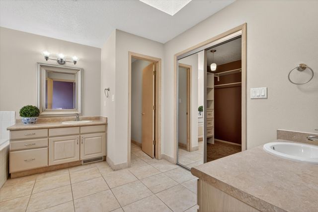 8020 Corona Avenue NE, Albuquerque, NM 87122
