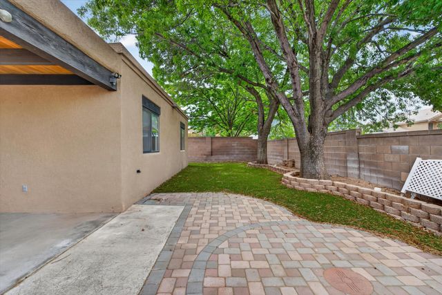 8020 Corona Avenue NE, Albuquerque, NM 87122