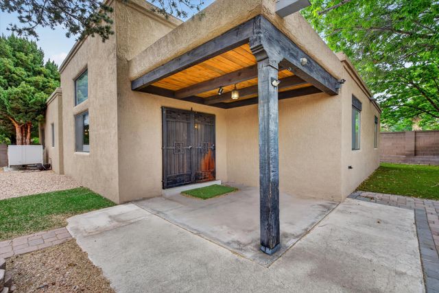 8020 Corona Avenue NE, Albuquerque, NM 87122