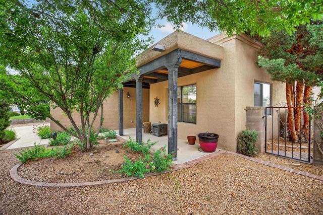 8020 Corona Avenue NE, Albuquerque, NM 87122