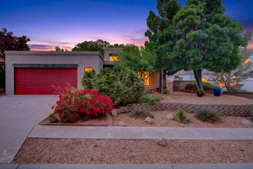 8020 Corona Avenue NE, Albuquerque, NM 87122