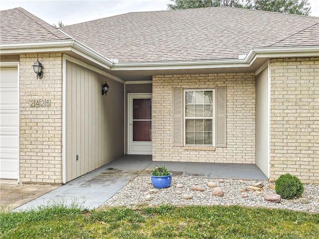 2425 NE Old Paint Road, Lee's Summit, MO 64086