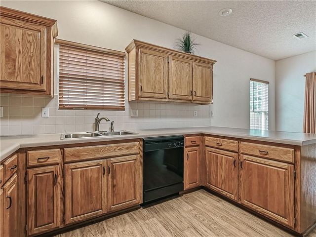 2425 NE Old Paint Road, Lee's Summit, MO 64086
