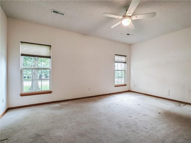 2425 NE Old Paint Road, Lee's Summit, MO 64086