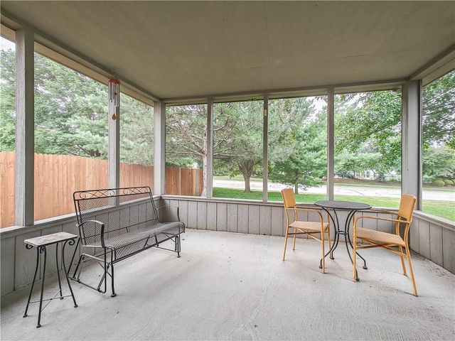 2425 NE Old Paint Road, Lee's Summit, MO 64086