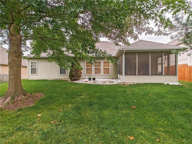 2425 NE Old Paint Road, Lee's Summit, MO 64086