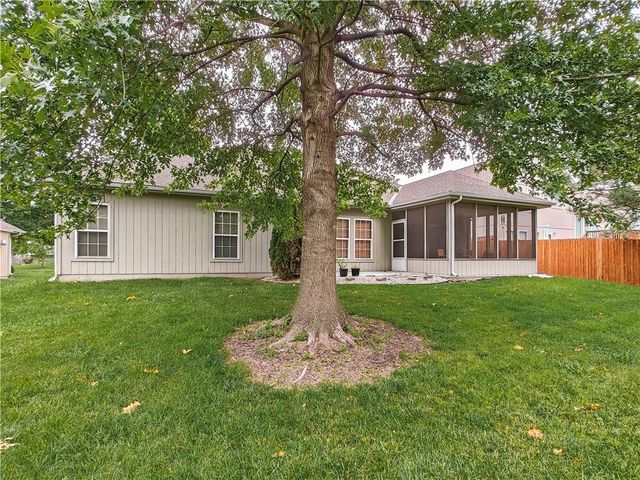 2425 NE Old Paint Road, Lee's Summit, MO 64086