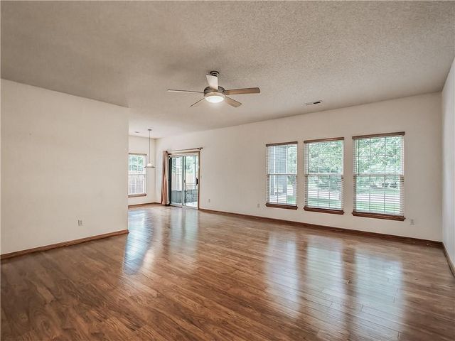 2425 NE Old Paint Road, Lee's Summit, MO 64086