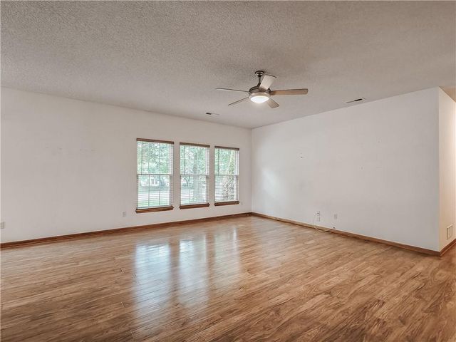 2425 NE Old Paint Road, Lee's Summit, MO 64086