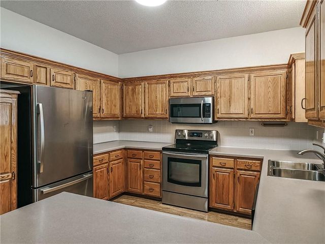 2425 NE Old Paint Road, Lee's Summit, MO 64086