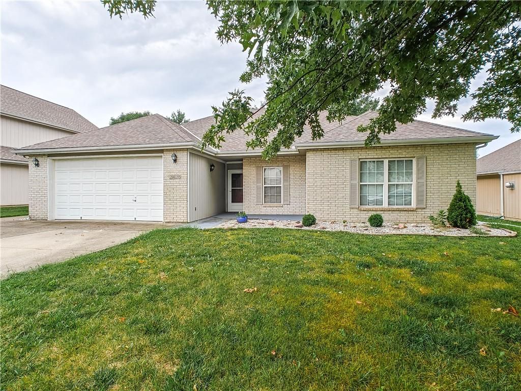 2425 NE Old Paint Road, Lee's Summit, MO 64086