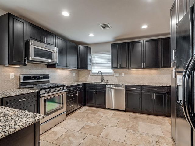 8 South Avenue, Edmond, OK 73013