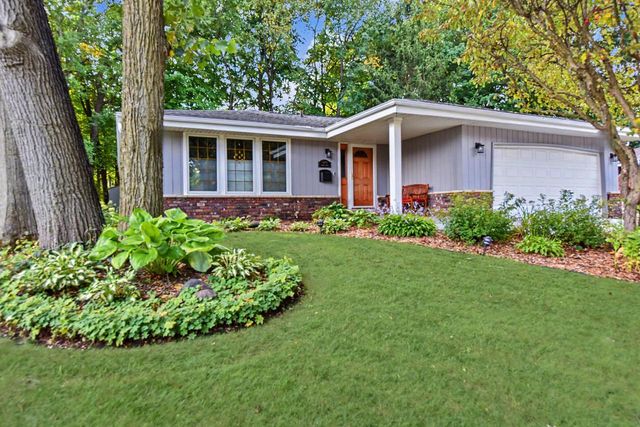 5879 Ramona DRIVE, Greendale, WI 53129