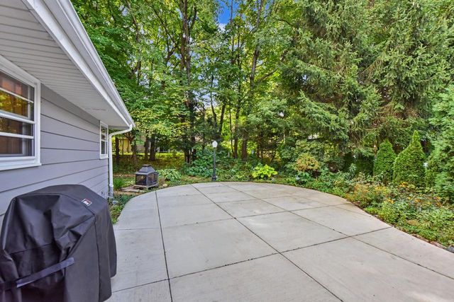 5879 Ramona DRIVE, Greendale, WI 53129