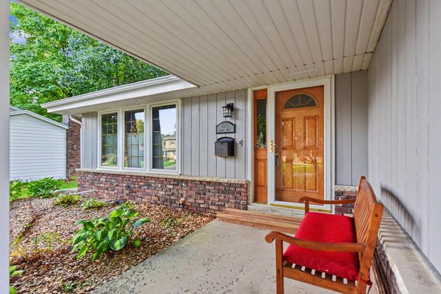 5879 Ramona DRIVE, Greendale, WI 53129