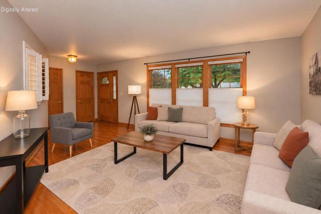5879 Ramona DRIVE, Greendale, WI 53129