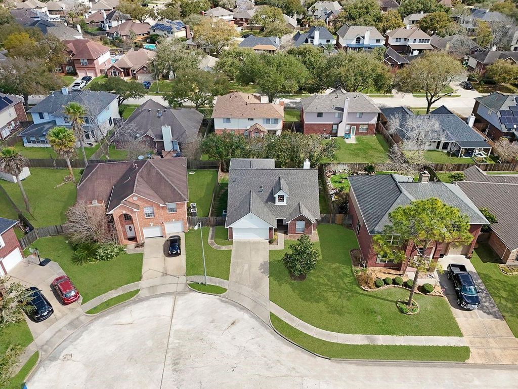 16111 Dock Bar Court, Friendswood, TX 77546