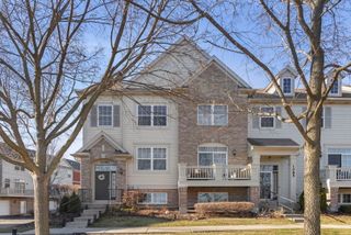 1081 Bartholdi Court, Carol Stream, IL 60188
