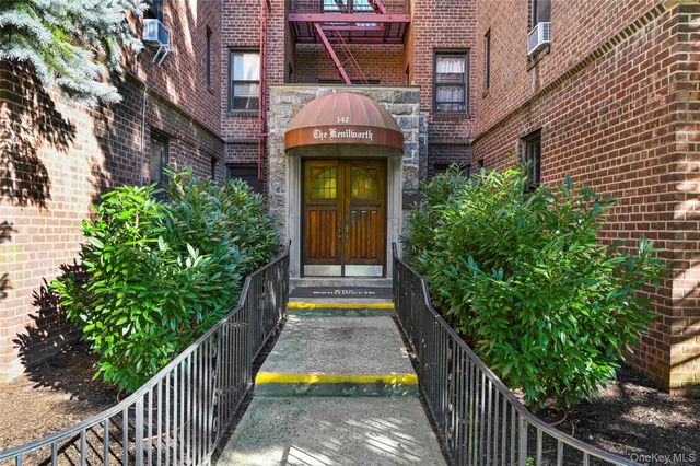 142 Garth Road 3T, Scarsdale, NY 10583