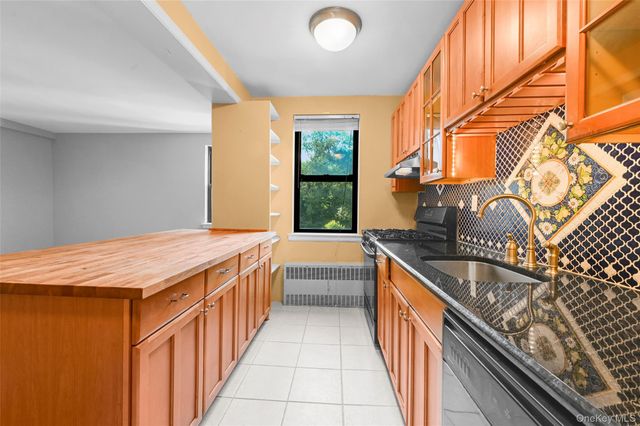 142 Garth Road 3T, Scarsdale, NY 10583