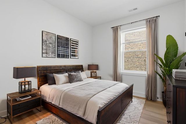 4841 S Prairie Avenue, Chicago, IL 60615