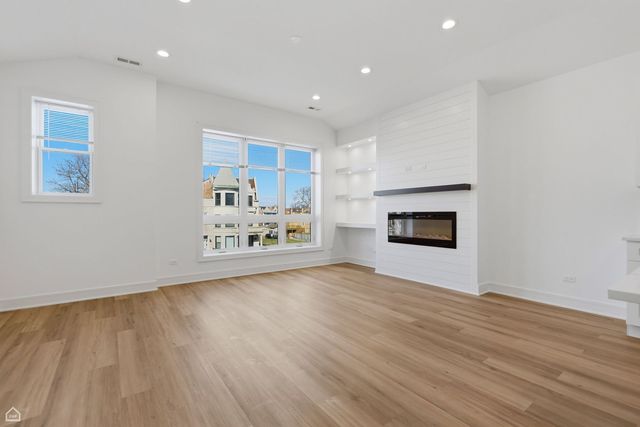 4841 S Prairie Avenue, Chicago, IL 60615