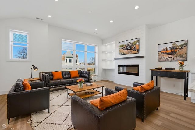 4841 S Prairie Avenue, Chicago, IL 60615