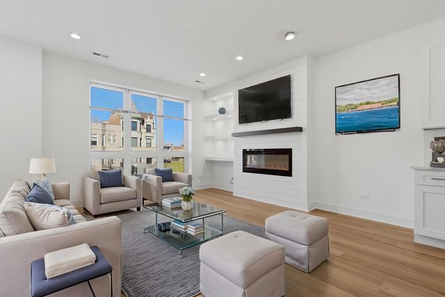 4841 S Prairie Avenue, Chicago, IL 60615