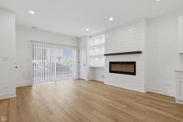 4841 S Prairie Avenue, Chicago, IL 60615