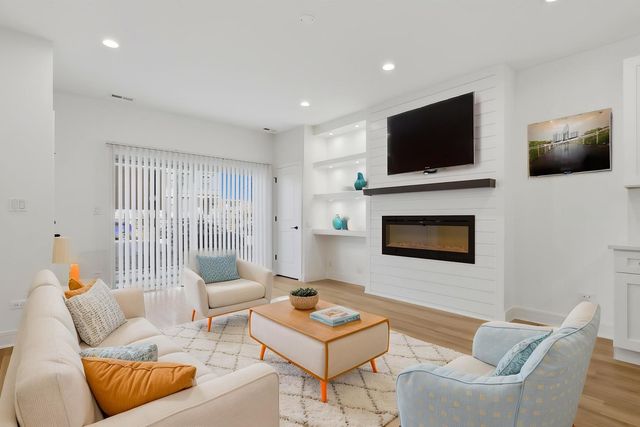 4841 S Prairie Avenue, Chicago, IL 60615