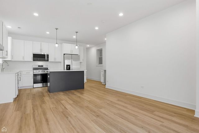 4841 S Prairie Avenue, Chicago, IL 60615