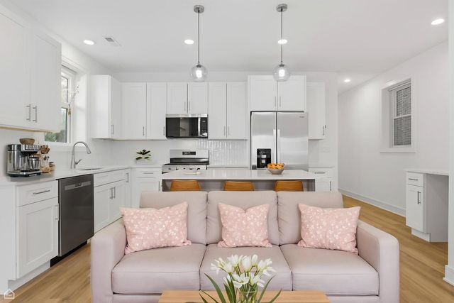 4841 S Prairie Avenue, Chicago, IL 60615