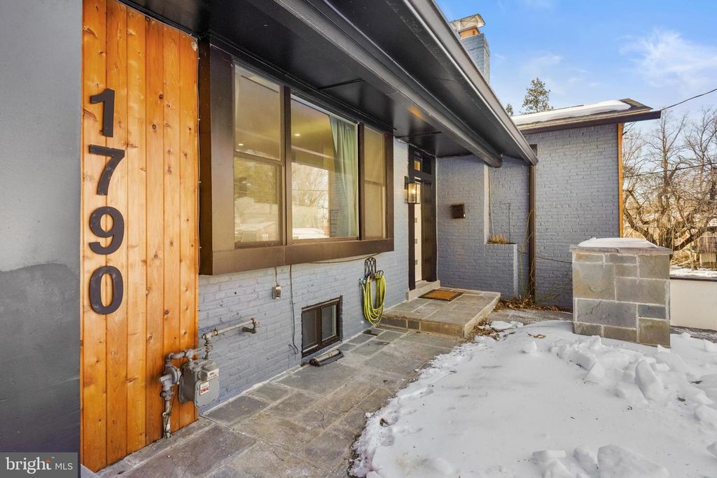 1790 VERBENA ST NW, Washington, DC 20012