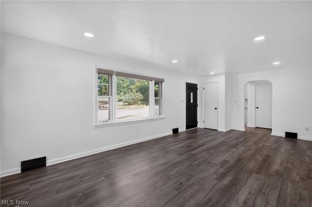 1807 Wicliff Avenue NE, Massillon, OH 44646