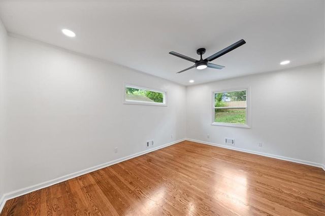 5711 W 78th Terrace, Prairie Village, KS 66208
