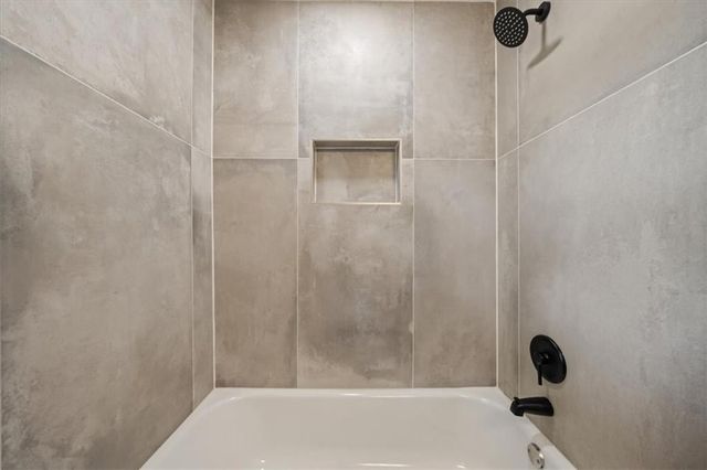 5711 W 78th Terrace, Prairie Village, KS 66208