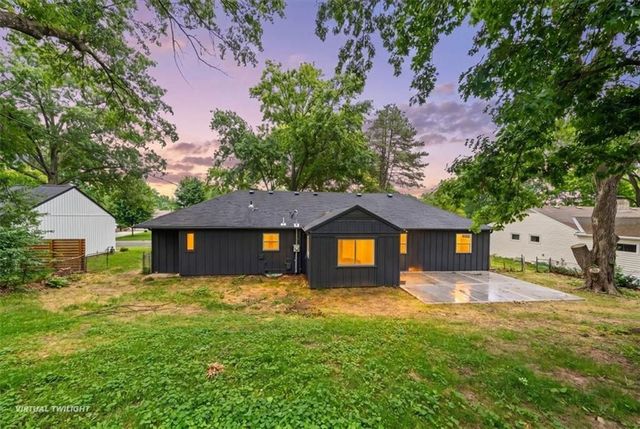 5711 W 78th Terrace, Prairie Village, KS 66208