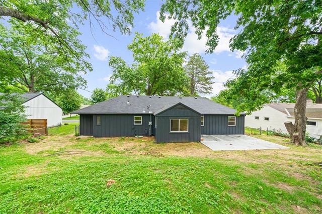5711 W 78th Terrace, Prairie Village, KS 66208