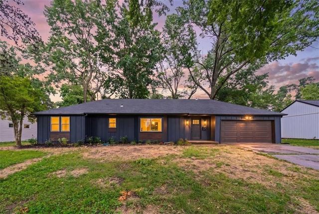 5711 W 78th Terrace, Prairie Village, KS 66208
