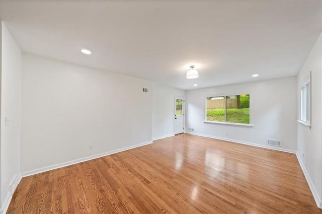 5711 W 78th Terrace, Prairie Village, KS 66208